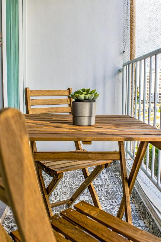 Studio Apartment with Sea View image 2