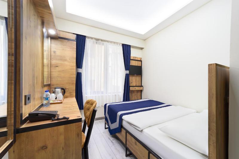 Deluxe Double Room image 3