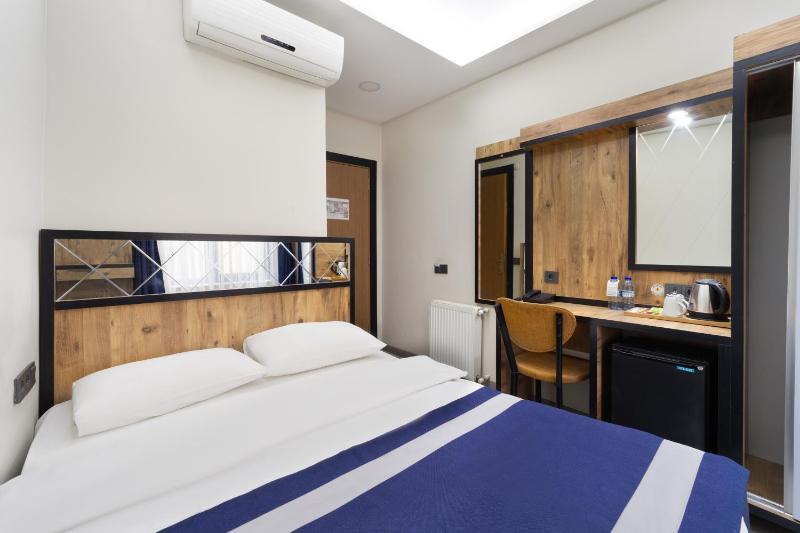 Premium Quadruple Room image 3