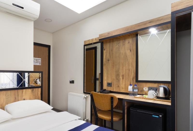 Premium Quadruple Room image 2