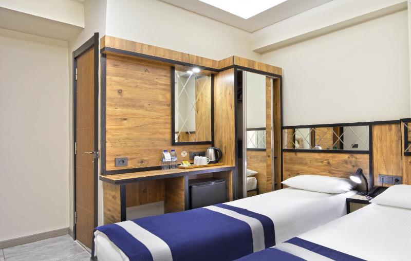 Standard Triple Room image 3
