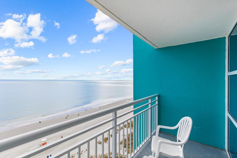 Deluxe Two-Bedroom Suite - Ocean Front image 2