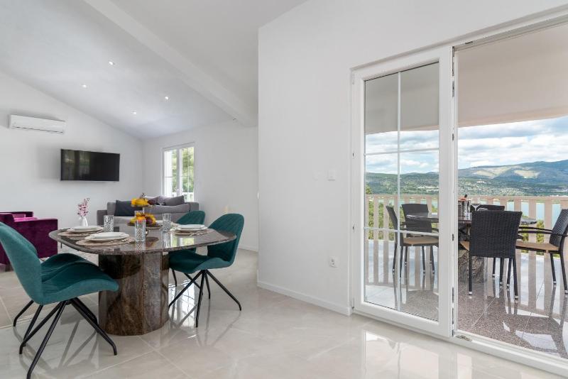 Apartments with parking space Mastrinka - Ciovo - 23789 - image 3