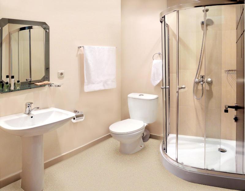 One-Bedroom Apartment image 2