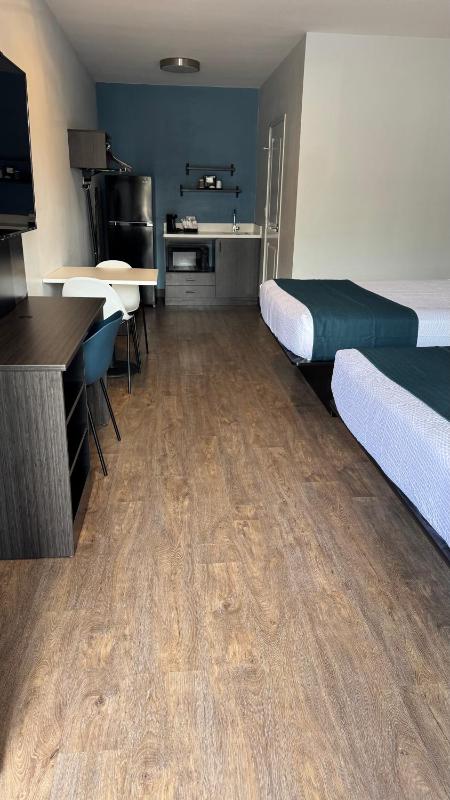 Queen Room with Two Queen Beds - Disability Access - Roll In Shower image 3