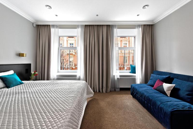 Superior Double Room with Sofa image 3