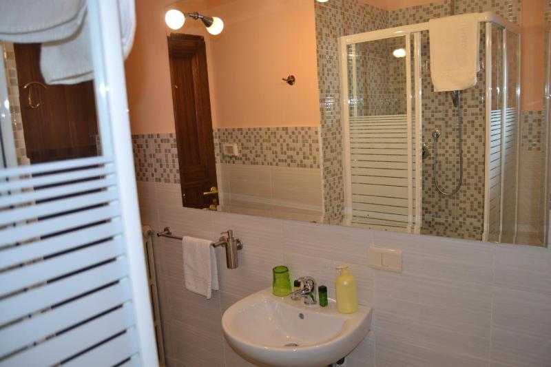 Quadruple Room with Private External Bathroom image 2