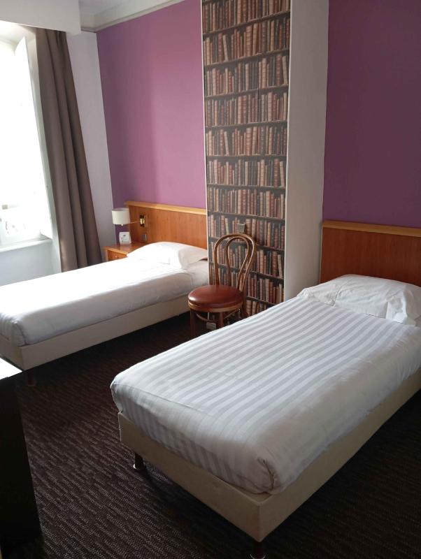 Twin Room image 1