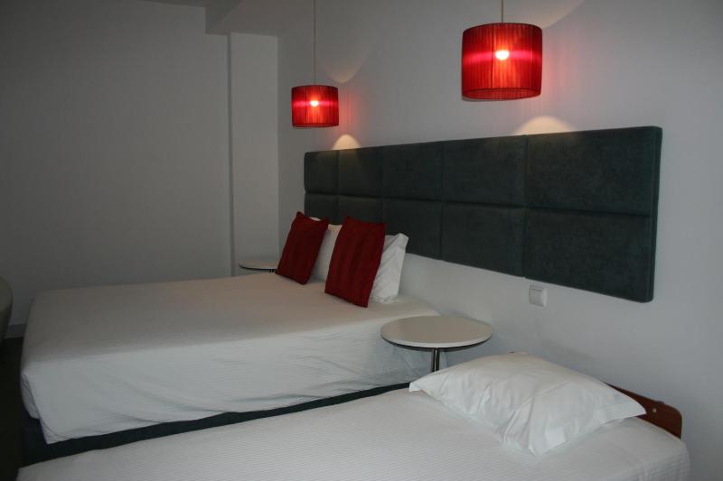Family Room - 1 Double Bed and 1 Single Bed image 4