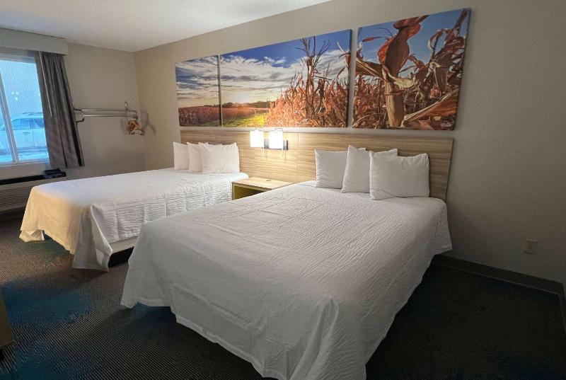 Queen Room with Two Queen Beds - Disability Access/Non-Smoking image 3