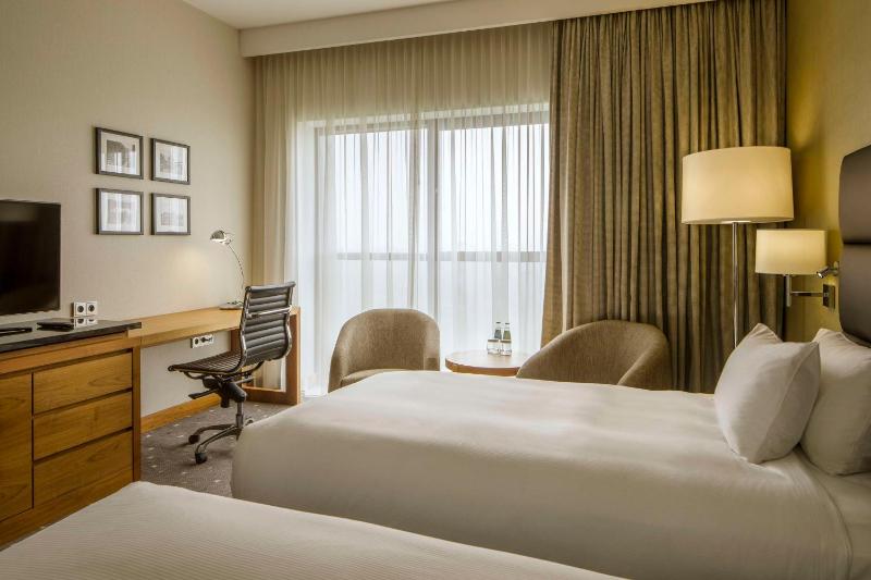 Twin Room image 3