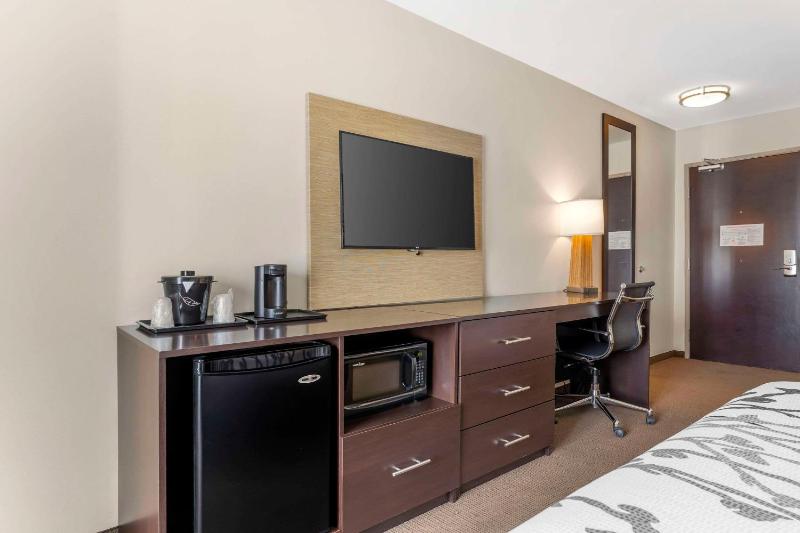 Queen Room with Two Queen Beds - Disability Access image 4