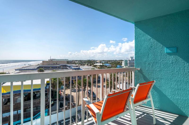 Queen Room Ocean Front with Two Queen Beds and Balcony - Non-Smoking image 1