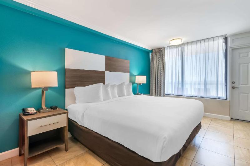 King Room with Balcony - Accessible/Oceanfront image 3