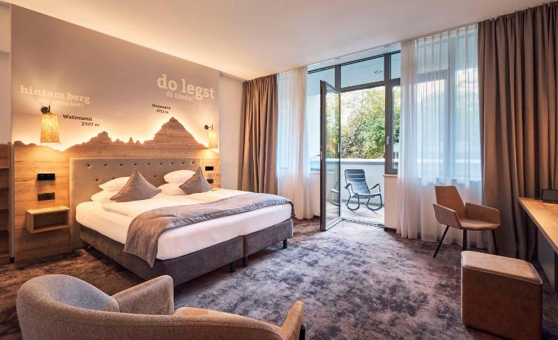 Executive Junior Suite with Walk-In Shower and Balcony image 1