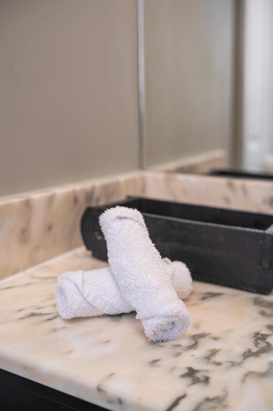 Deluxe Suite with Sea View image 2