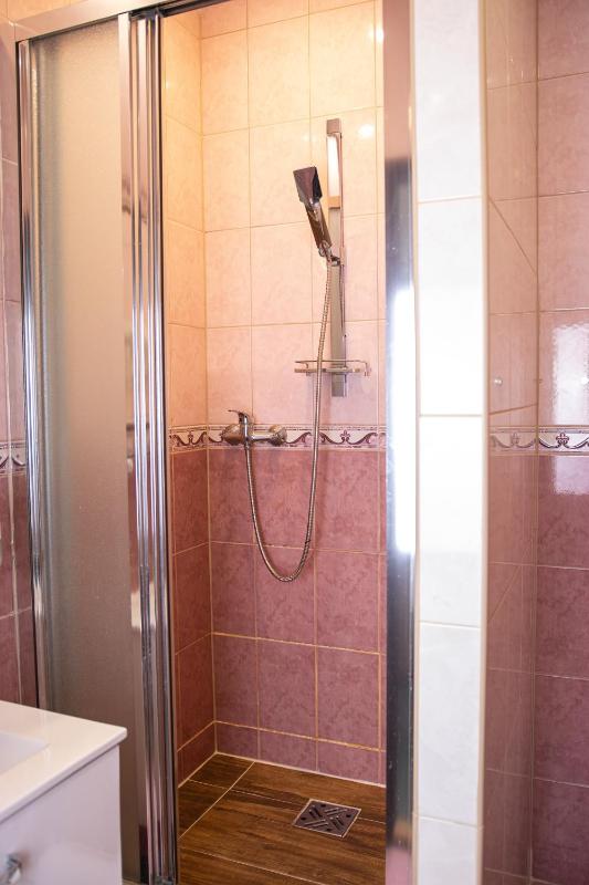 Quadruple Room image 4