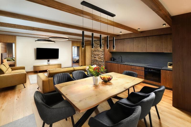 Chalet Oasis - Luxury 5-Bedroom Chalet with Panoramic Views - image 17