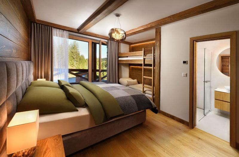 Chalet Oasis - Luxury 5-Bedroom Chalet with Panoramic Views - image 22