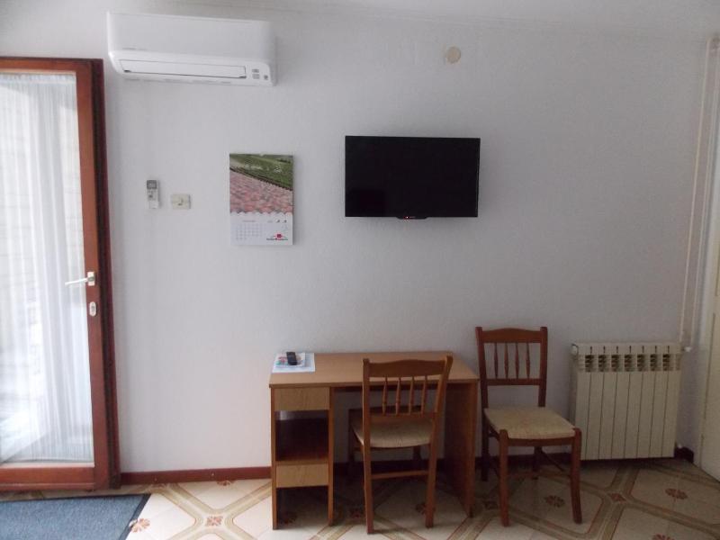 Triple Room with Terrace image 3