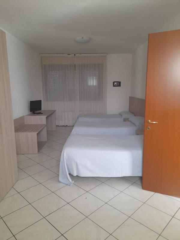 Triple Room image 2