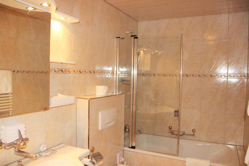 Deluxe Family Room image 2