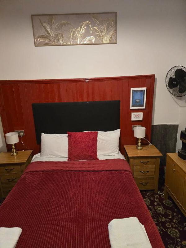 Deluxe Double Room image 2