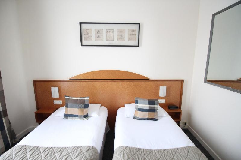 Standard Single Room image 4