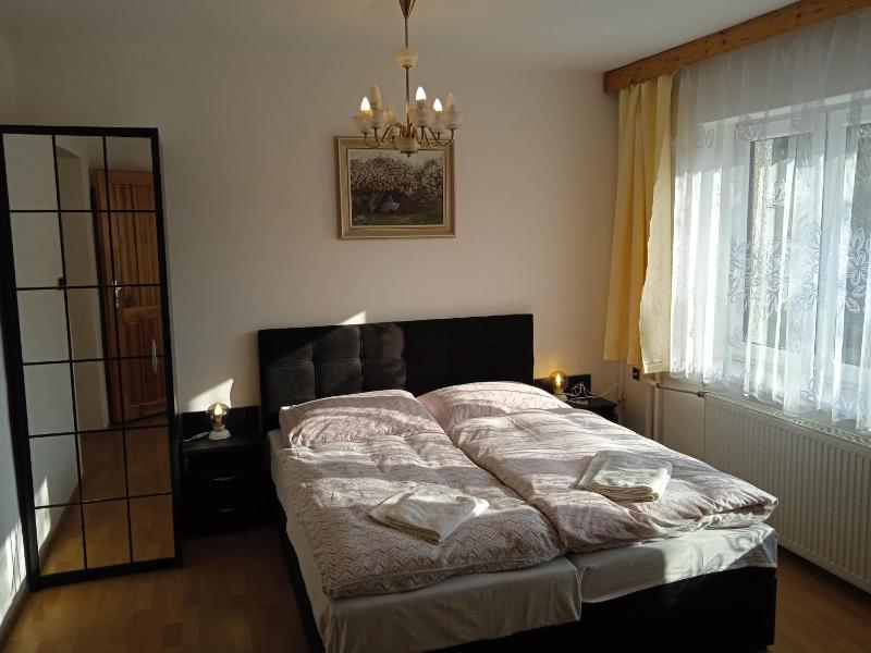 Double Room image 4