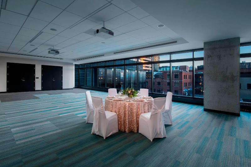 Residence Inn by Marriott Calgary Downtown-Beltline District - image 7