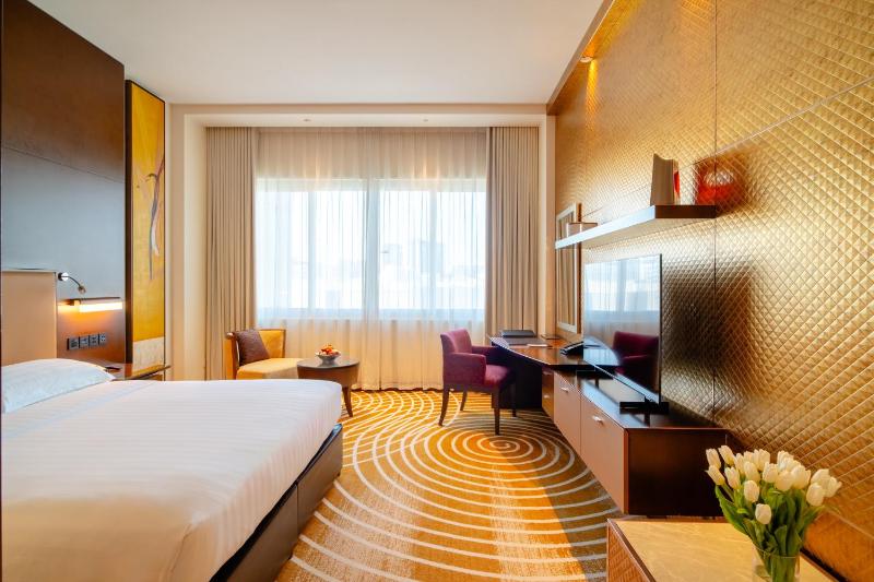 Superior King Room - Beach transfer & Free Shuttle to Deira city center mall image 1