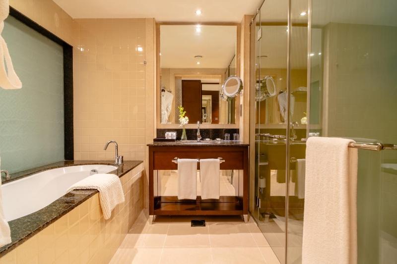 Deluxe King Room - Beach transfer & Free Shuttle to Deira city center mall image 2