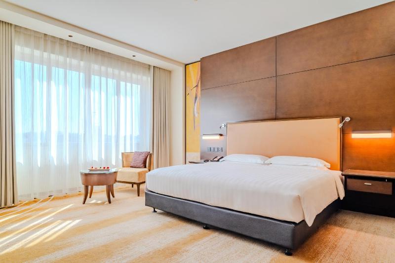 Junior Suite - Beach transfer & Free Shuttle to Deira city center mall image 1