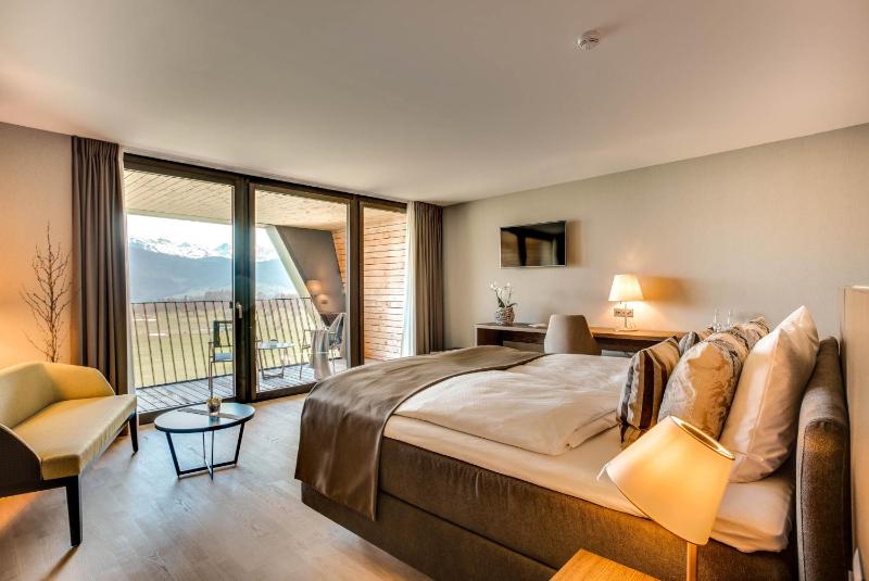 Junior Suite with Balcony image 3