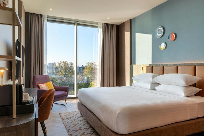 Deluxe Super King Room image 1