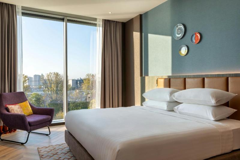 Deluxe Super King Room image 4
