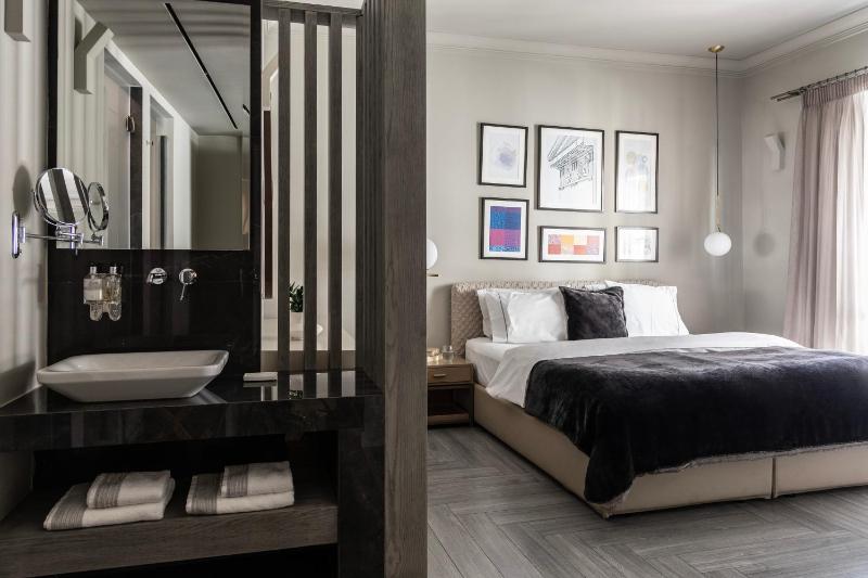Superior Double Room image 3