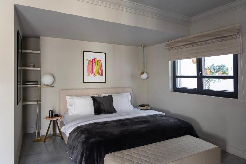 King Room with Balcony image 3