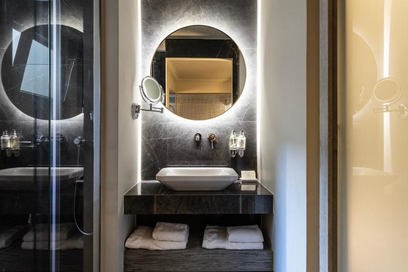Junior Suite image 2