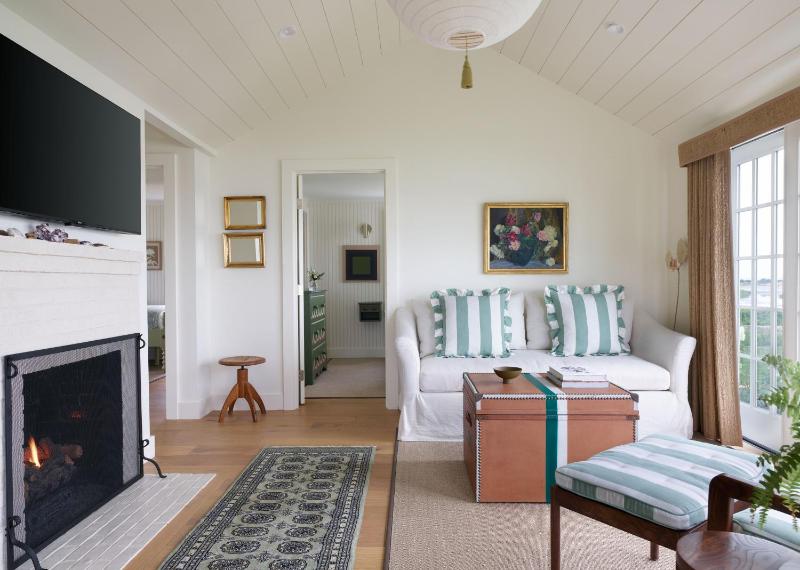 Two-Bedroom Cottage Waterfront Queen & Twins image 4