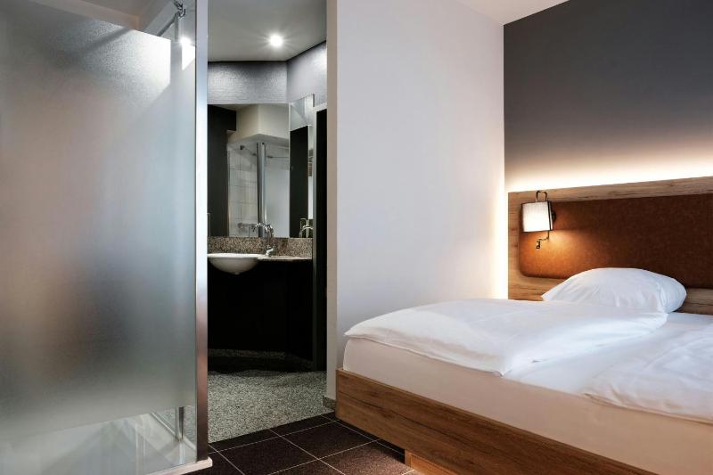 Larger Standard Room with Queen Bed image 4