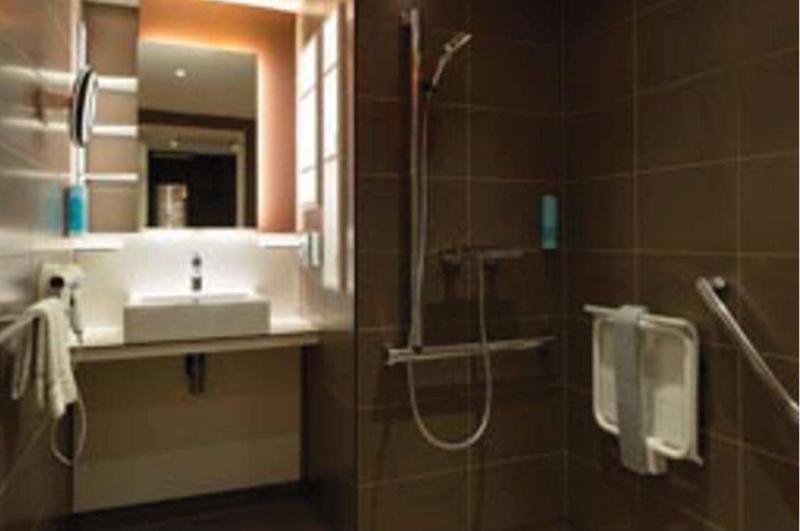 Deluxe Room image 2