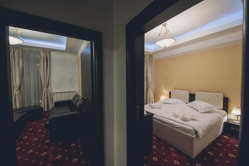 One-Bedroom Suite image 3
