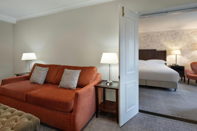 One-Bedroom King Suite with Sofa Bed  image 2
