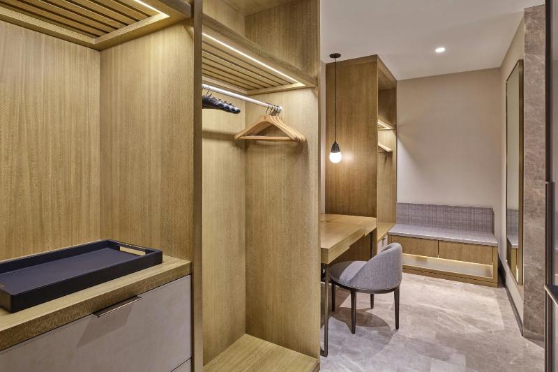 Caroline Astor Suite image 3