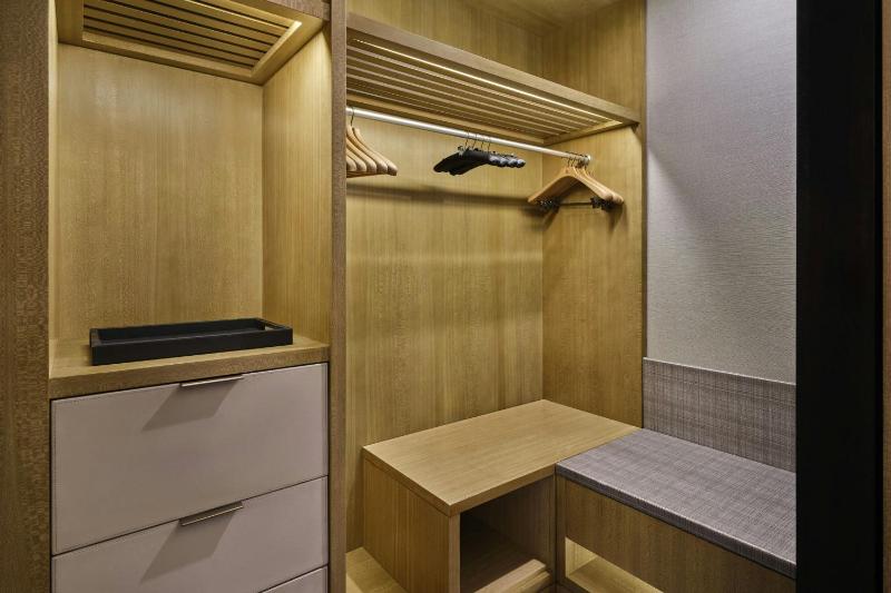 St. Regis Suite image 3
