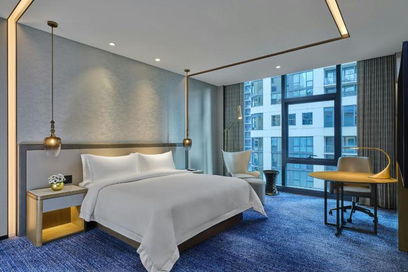 Superior King Room image 2