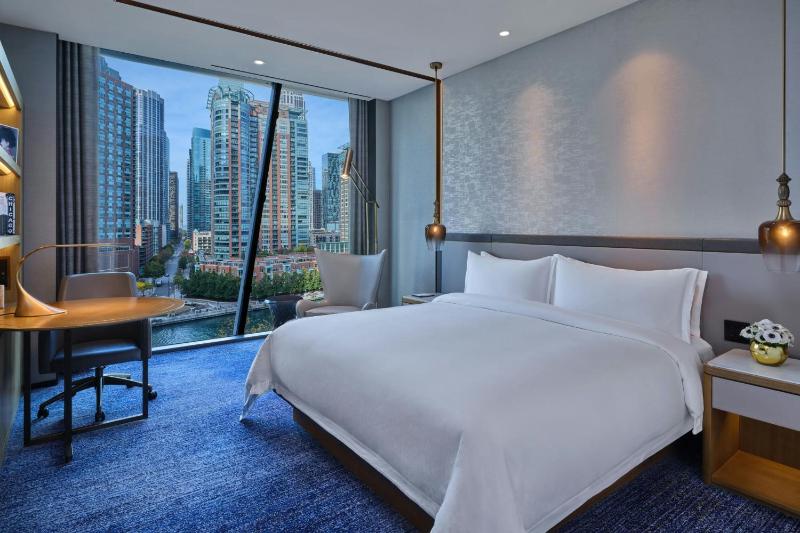 Deluxe King Room with River View image 4