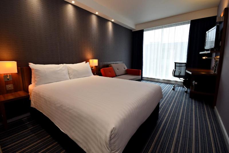 Premium Double Room with Sofa Bed - Free Hot Breakfast image 1
