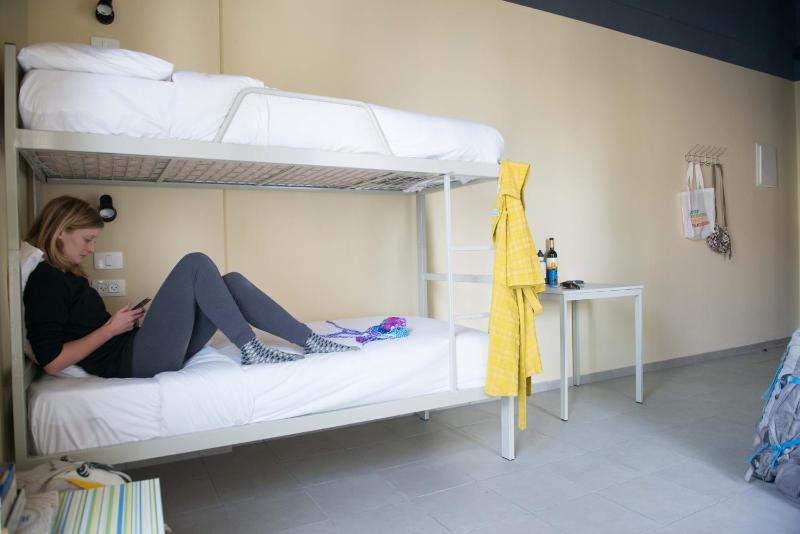Bed in 6-Bed Mixed Dormitory Room image 2